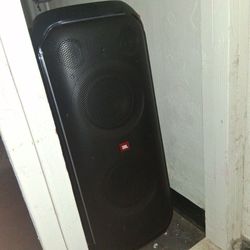 Jbl 710 Partybox on wheels. Loudest bluetooth speaker