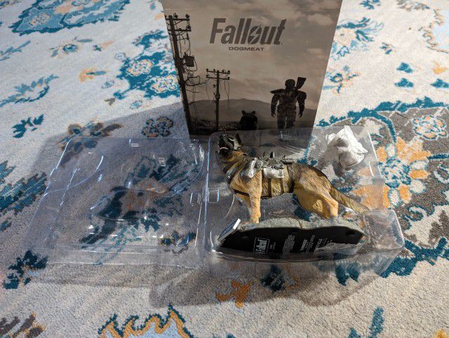 Fallout Dogmeat Statue