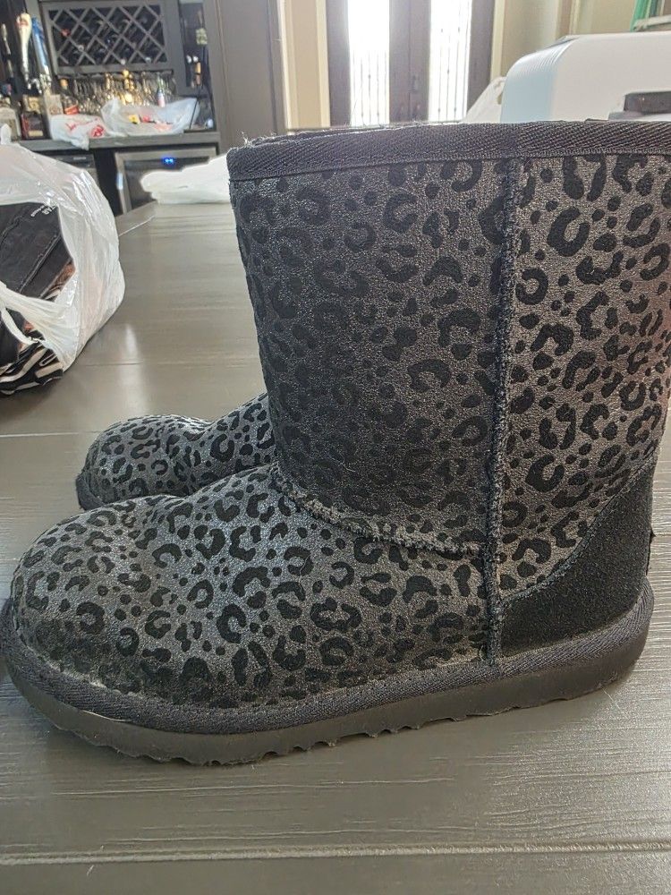 Uggs Size 7 1/2 8 Black Womens