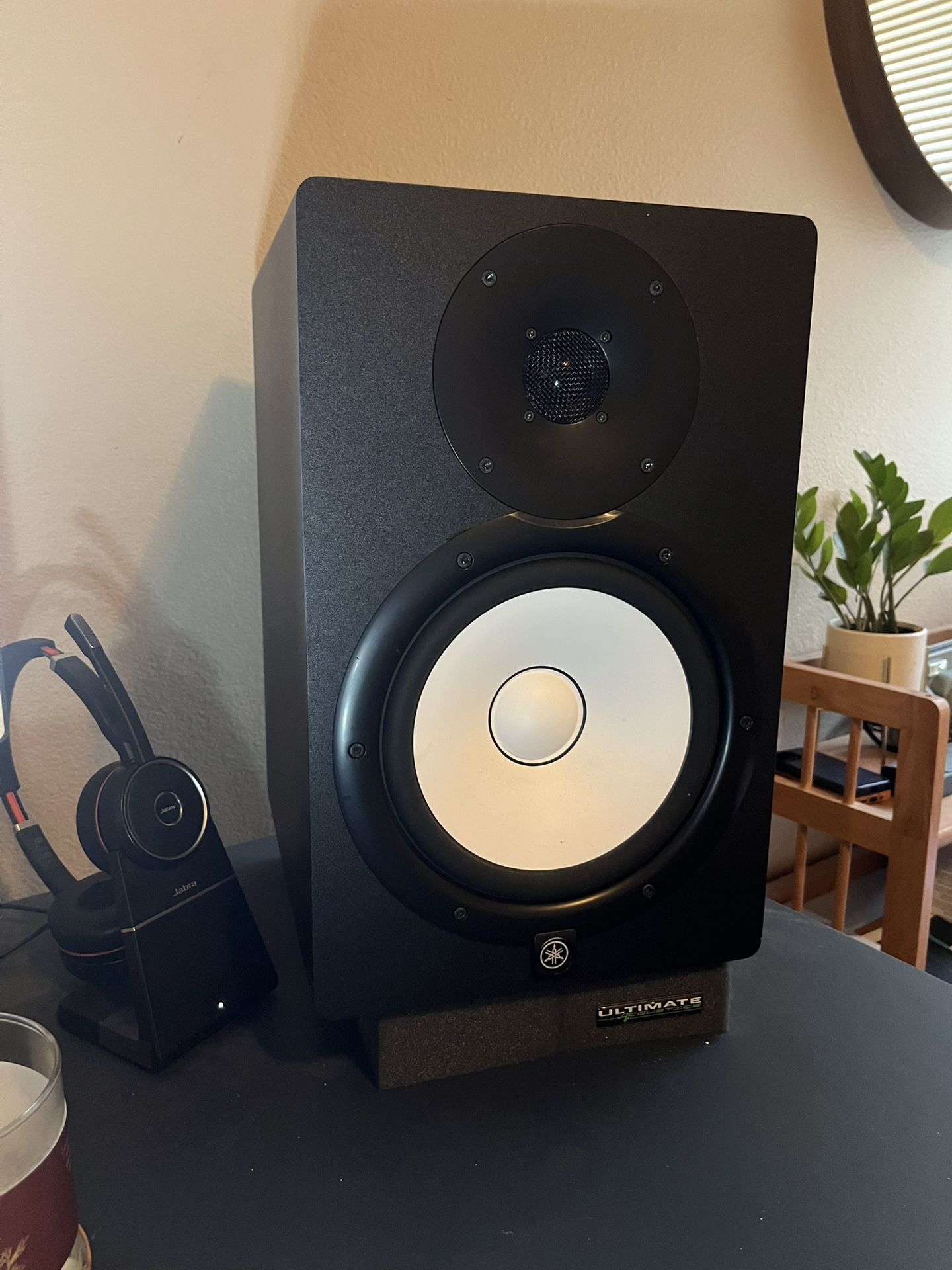 Yamaha HS8 Studio Monitors Pair (with Isolation Pads)