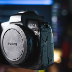 Canon EOS R + Battery Grip