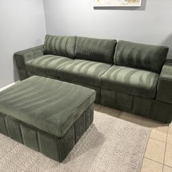FREE DELIVERY AND INSTALLATION - 🚚 Brand New in Box 📦 Green 4 Pieces Modular Sectional Reversible
