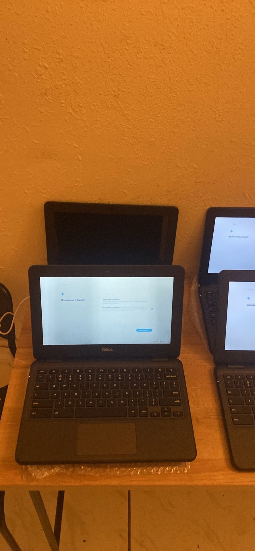 Dell 3100 Touchscreen Chromebook (Great Condition)