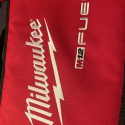 Milwaukee M 12 cans for two batteries you can change the heads on