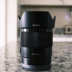 Sony - 35mm f/1.8 FE Wide-Angle Lens for Select E-Mount Cameras - Black