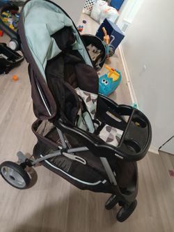Baby trend Ez ride 35 stroller, carseat and base