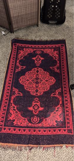 Red and Black Medallion Area Rug with Fringe