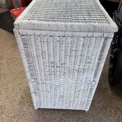 CUTE White Wicker Hamper