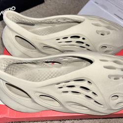Yeezy foam runners