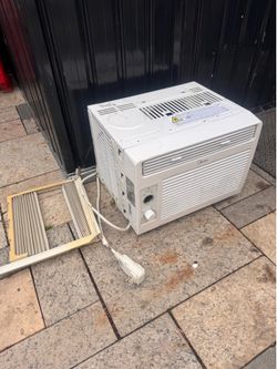 Midea 5000 BTU window air conditioner blow cold air