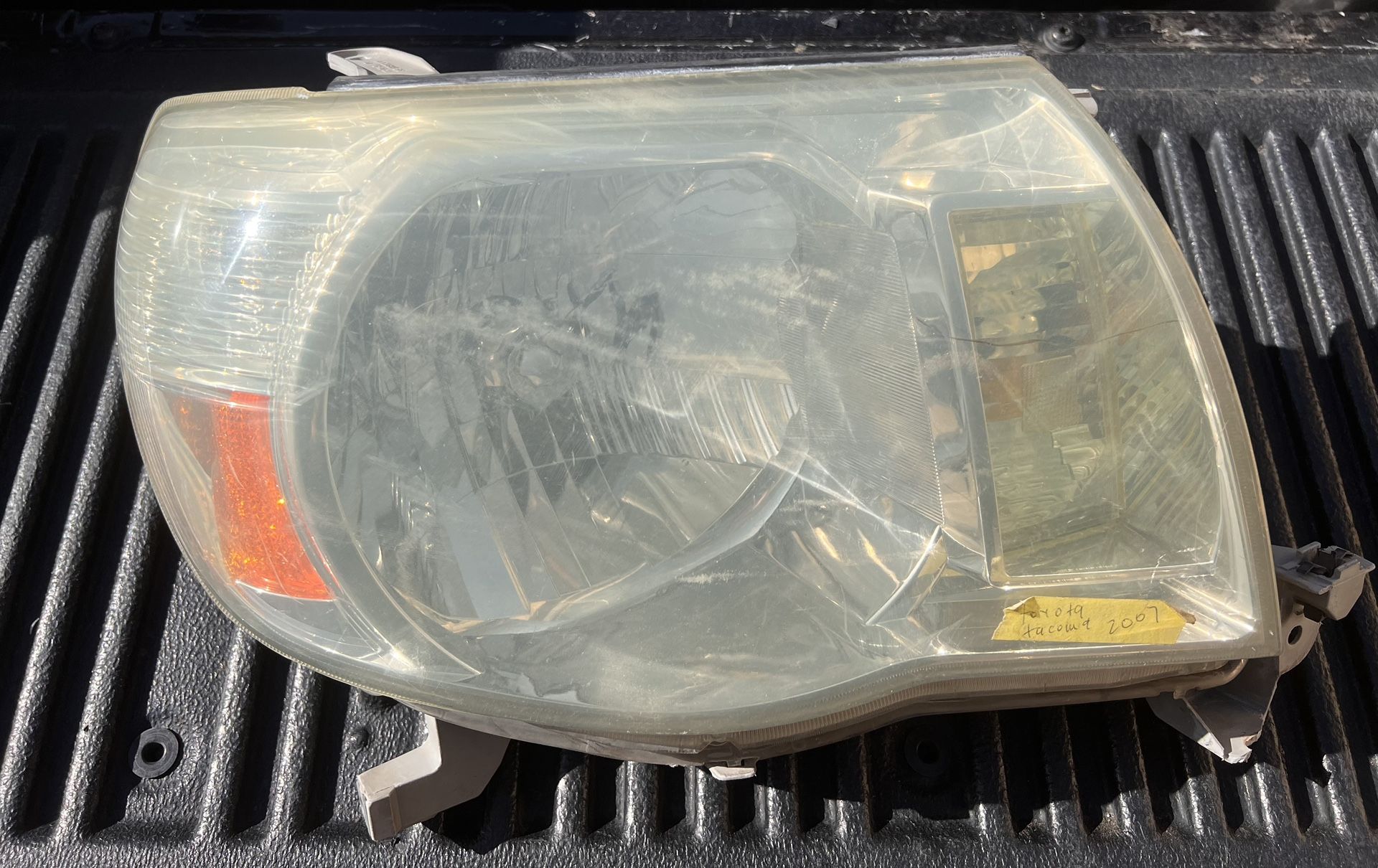 2005 - 2011 Toyota Tacoma Passenger Right RH Side Headlight OEM