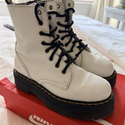 Doc Marten Boots Sz7 