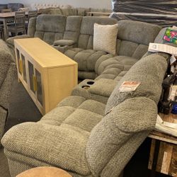 Large Family Room Sectional Must Sell. Will Do 1800 This Weekend. First Cash Card Finance Takes It 