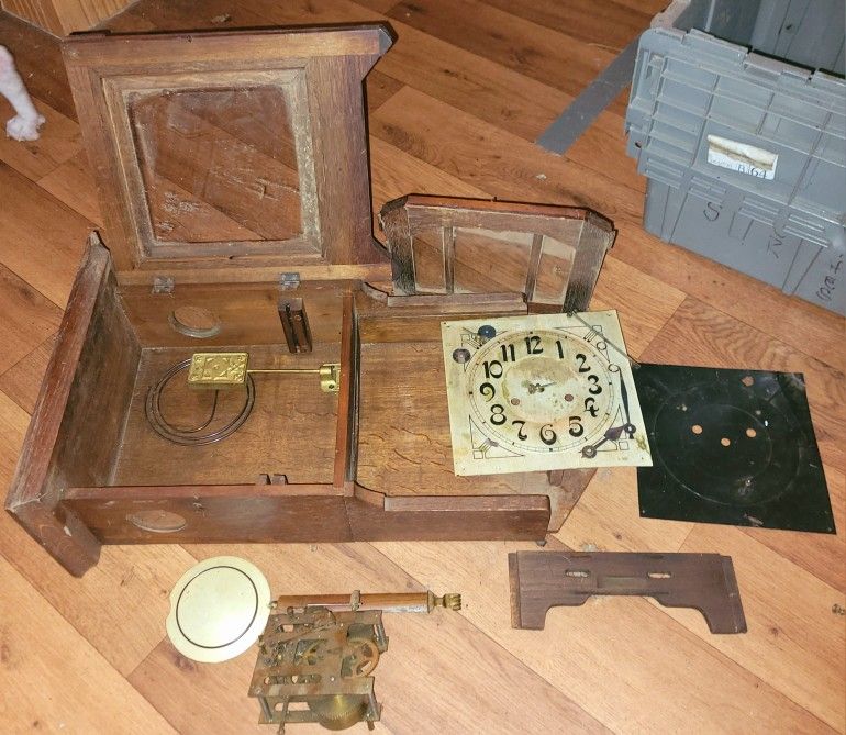 Kreuxnach No. 711 14 Tag Schlagwerk Gong Vintage Clock! Needs Refurbishing!!