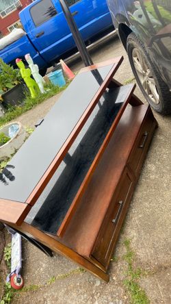 Tv stand w/ 2 drawers  pick. Up.  E.  Side. Tacoma