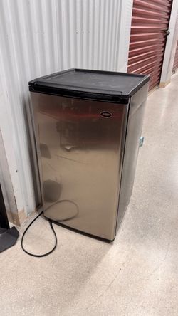 Sanyo Mini Fridge SR-3770s / sr3770s 3.7cu