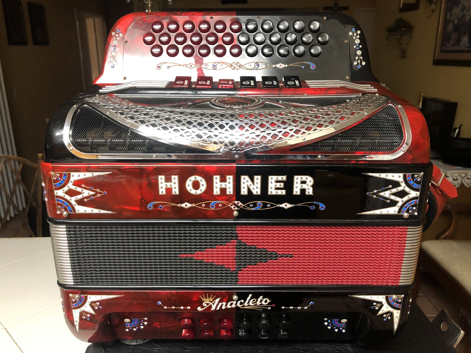 ACCORDION HOHNER ANACLETO TWO TONE SOL/MI for Sale in San Marcos, CA