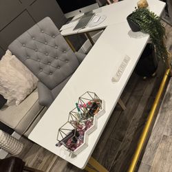Beautiful Desk! Not One Scratch!! Like New, Just Changing The Style In The Office