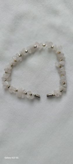 Qaurtz And Pearl Bracelet In Gold For Gitls And Women 