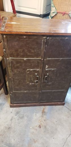 Wood/metal Cabinet