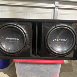 Pioneer champion series (2)12 inch subwoofer and high HIFONICS  ZEUS 2400 watt amplifier..