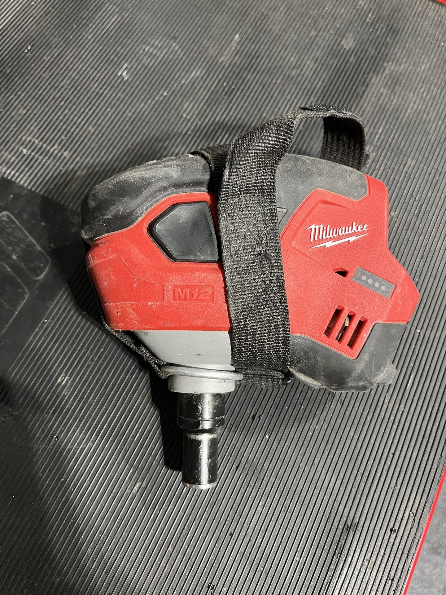Milwaukee M12 Battery Palm Nailer (tool Only)
