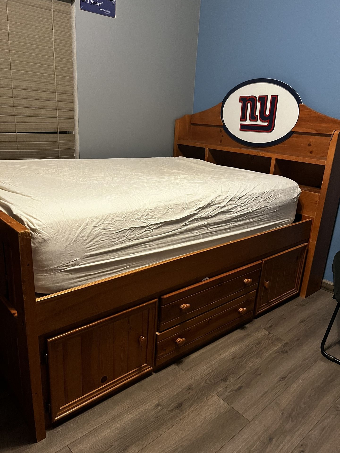 Full Size Bed  Removable Giants sign