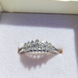10k White Gold, 14 Small Diamond, Size 7 Ring