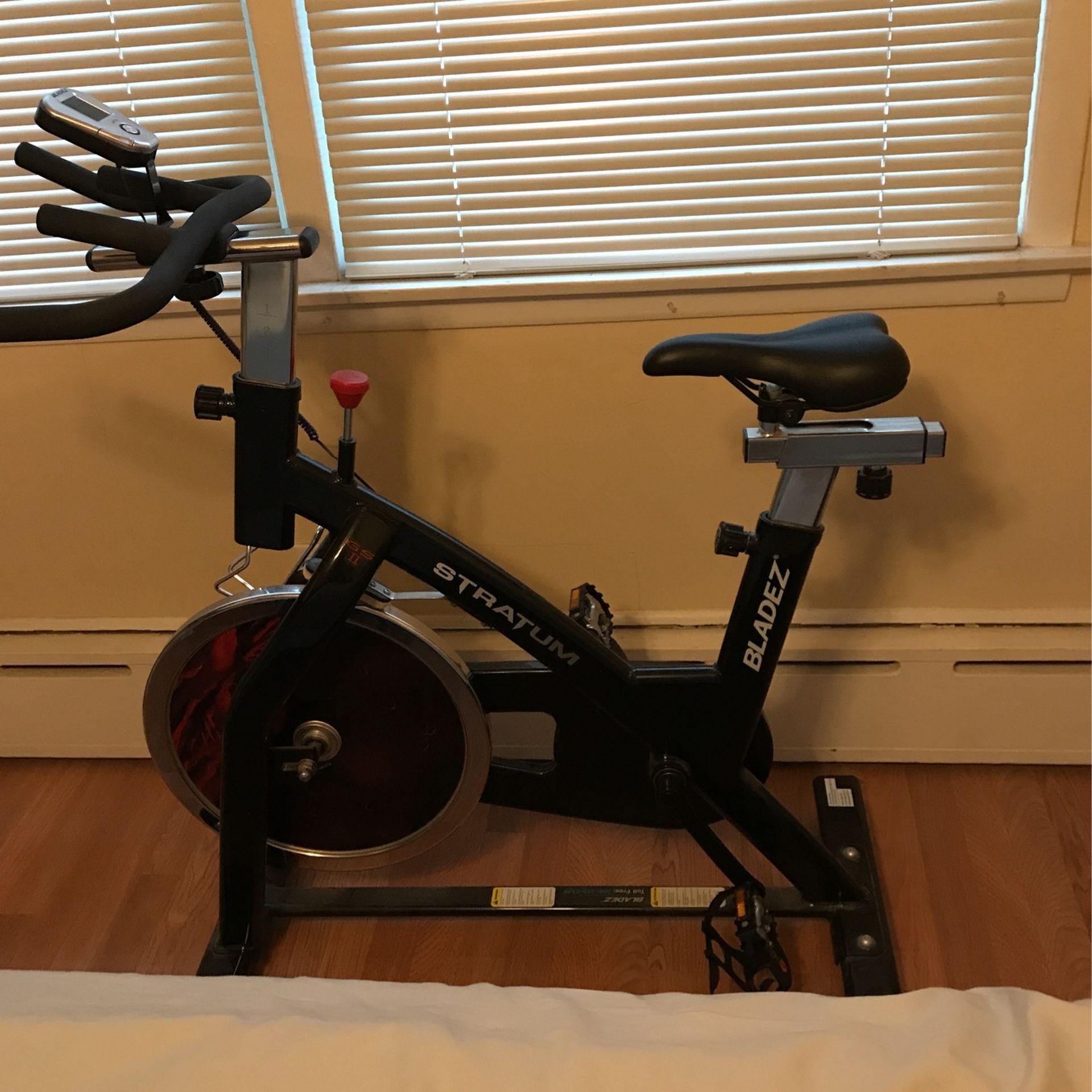 Stratum bladez hot sale stationary bike