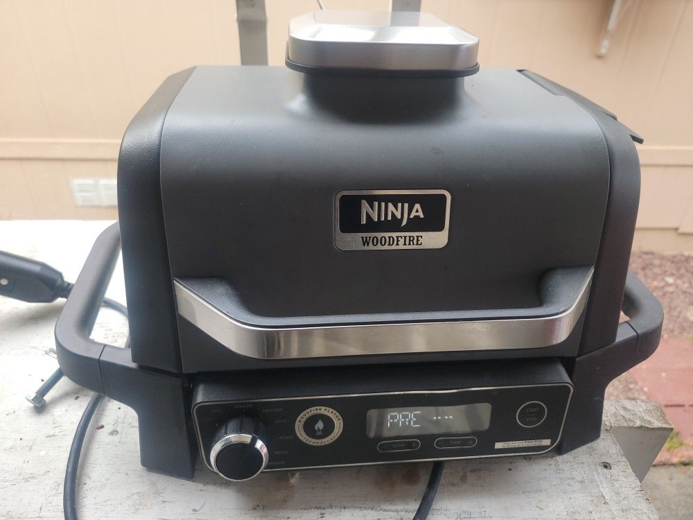 Ninja Woodfire Series 7-in-1 Airfryer/grill/smoker