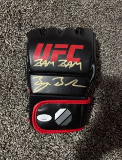 Left UFC glove signed by Bryan Barberena