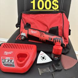 Milwaukee 12v Oscillating Multi-Tool with M12 2.0Ah Battery charger and bag