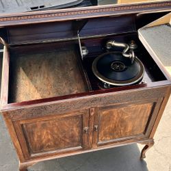 1920’s Victorla Record Player 