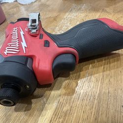 Milwaukee M12 1/4” Hex Impact Driver 125 ft lb