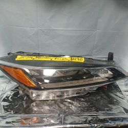 2021-24 Nissan Kicks Right Headlight 