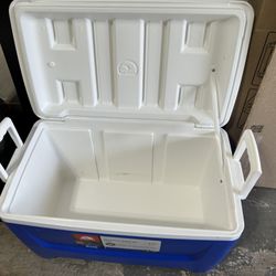 Igloo 48 Quarts Cooler with Handles LIKE NEW