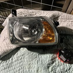 2006 HONDA ELEMENT Passenger HEADLIGHT  $40