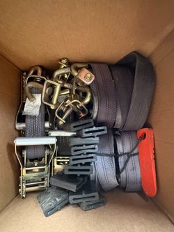 Low profile 3-point straps