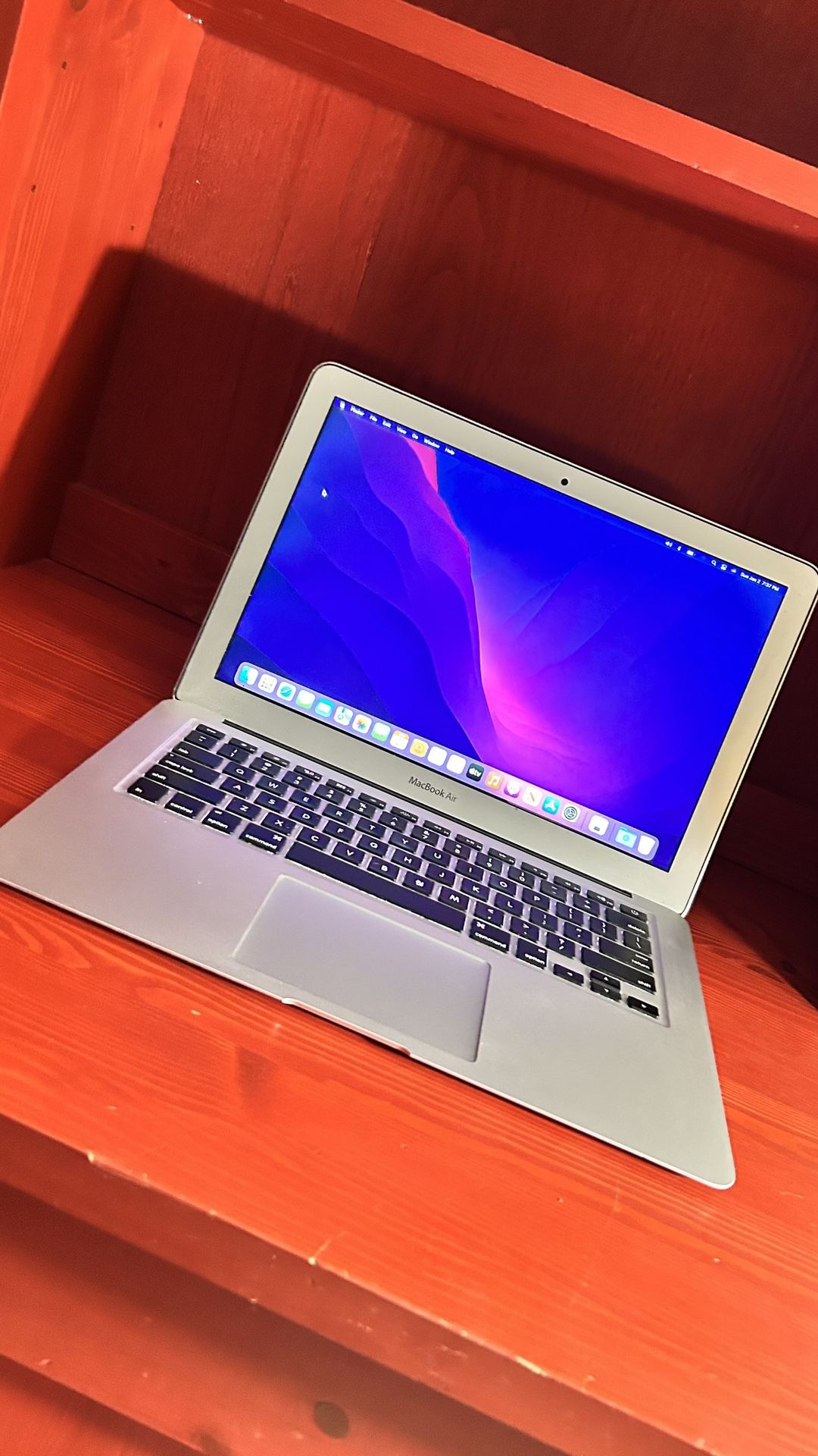 Apple MacBook Air 13” I5/8GB/256GB SSD $180