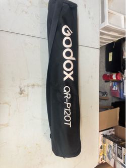 Godox QR - P120T 47.2” soft box with Godox Egg Crate Grid for QR-P120T 47.2" https://offerup.com/redirect/?o=U29mdGJveC5MaWtl new