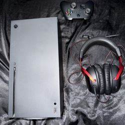 Xbox Series X w/ Hyper X Cloud III & Kontrol Freaks 