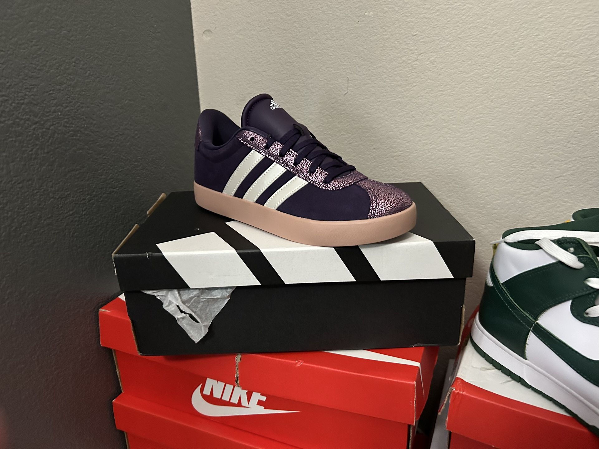 Adidas Women’s Size 6 W/Box.