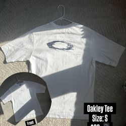 Oakley White Tee - Mens Size Small (COMES OVERSIZED)