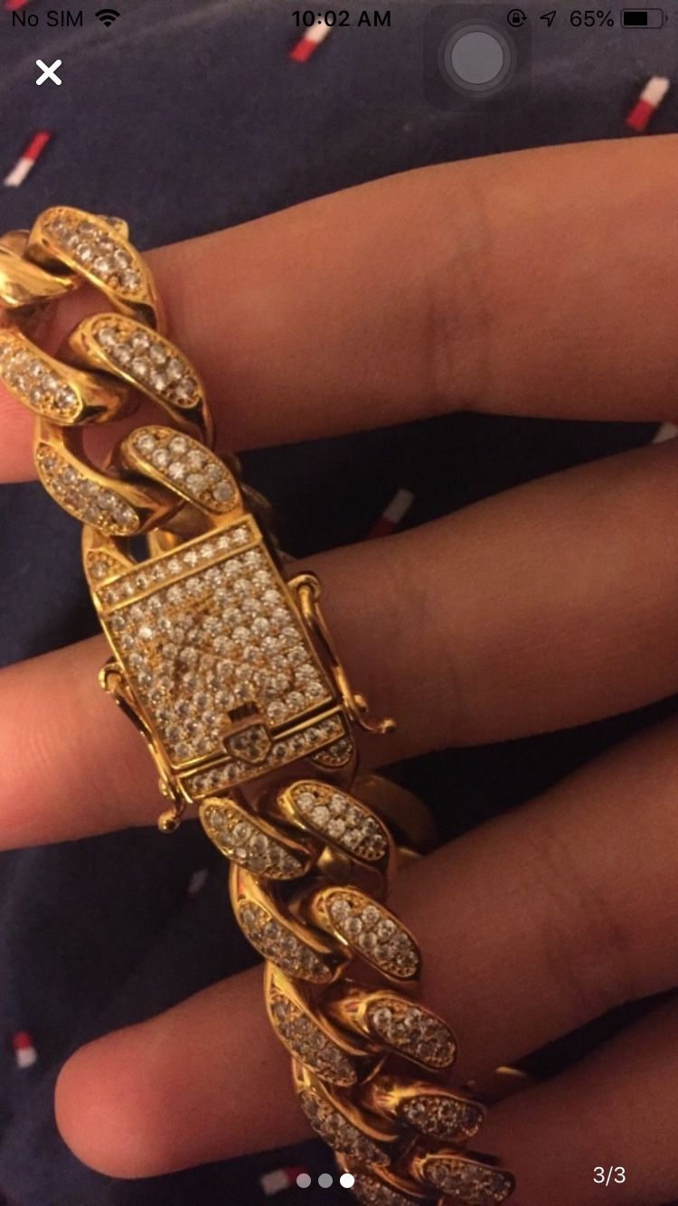 Gold Cuban link bracelet