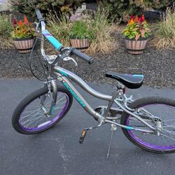 SCHWINN GIRLS BIKE 20"