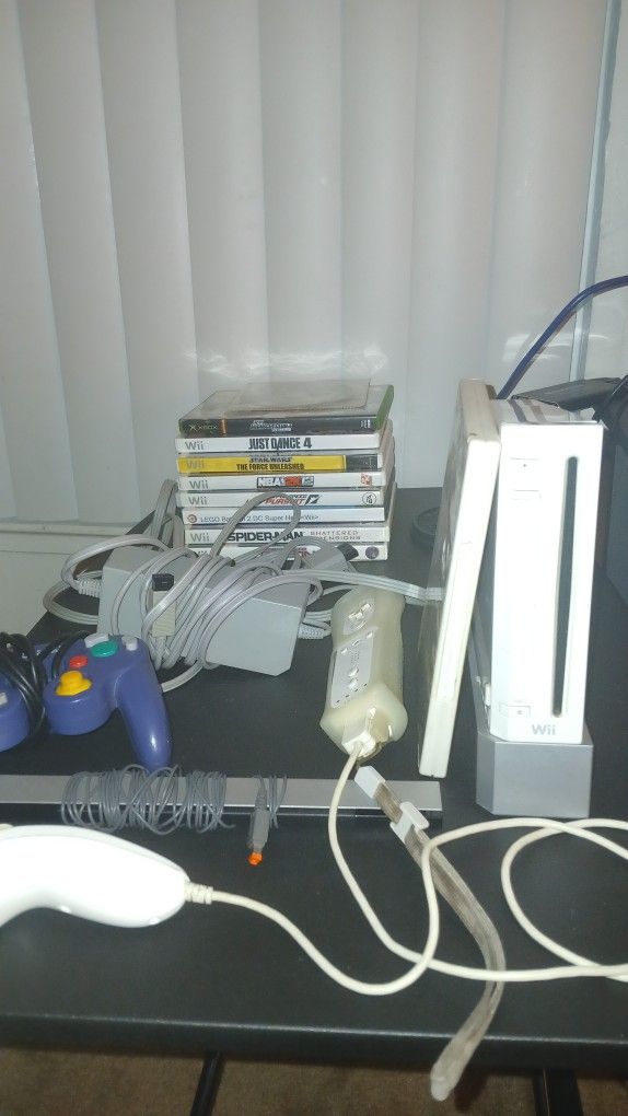 Wii CONSOLE(STILL WORKS) BUNDLE