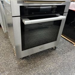 Miele Stainless Steel 30” Oven Convection Contourline M Touch Controls