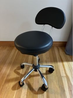 Rolling stool