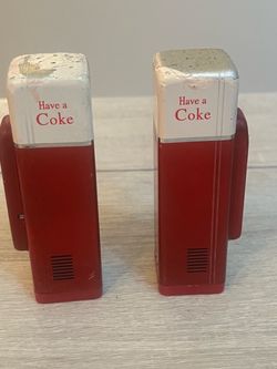 Coca-Cola Vending Machine Salt and Pepper Shakers