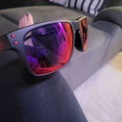 New Oakley  Sunglasses   With  Box And Dust Bag 